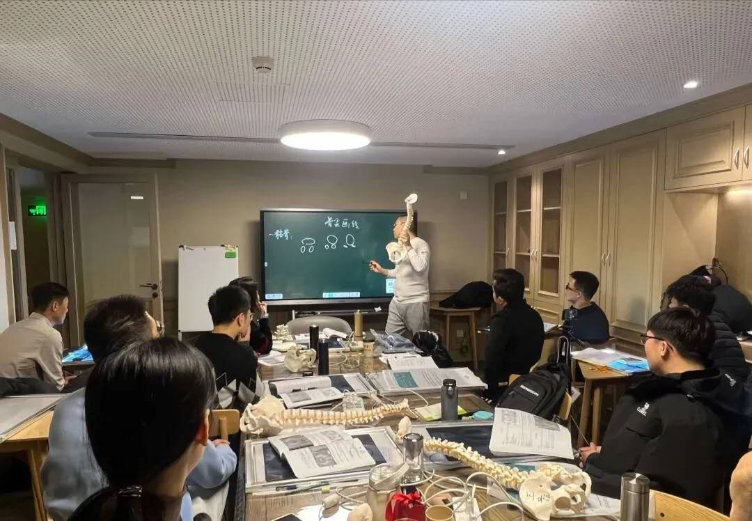 董安立博士团队张俊峰主任罗霄主任联合打造董安立教授美式整脊